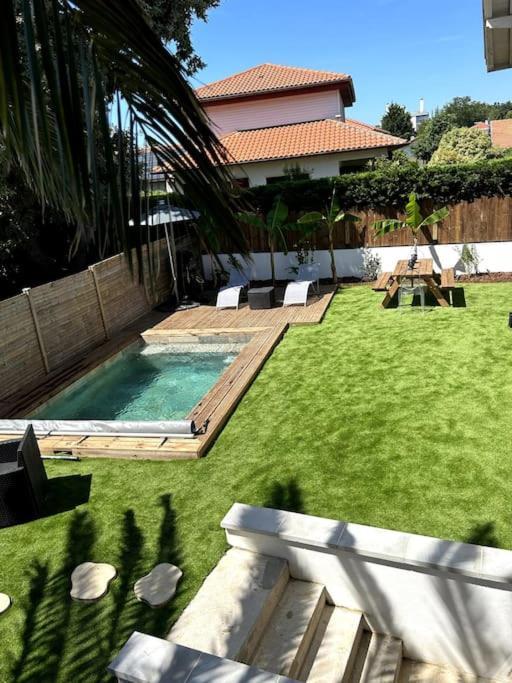 Avec Piscine Privee Chauffee Casa de férias *